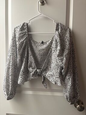 Zaful White and Black Polka Dot Tie-Front Long Sleeve Crop Top